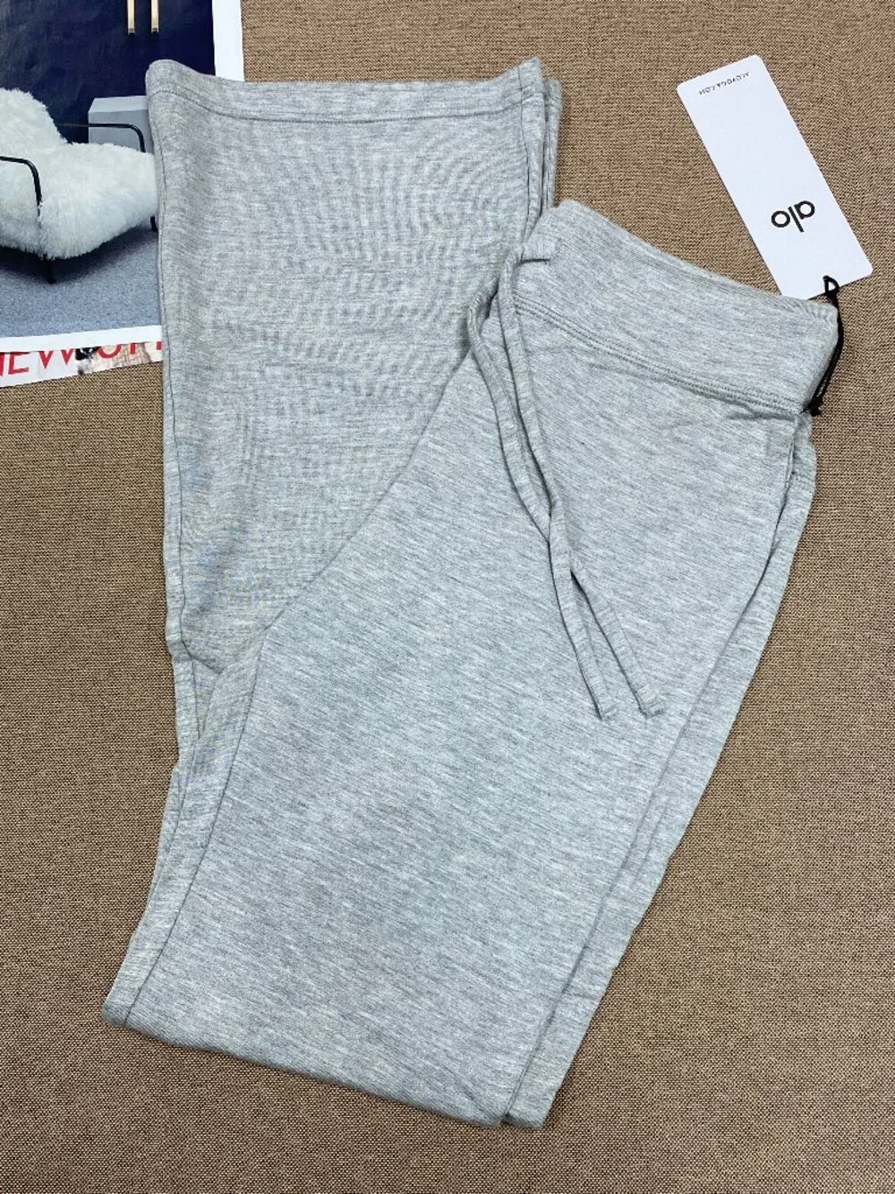 Heather Grey👼💞NWT Alo Yoga Sway Bootcut Sweatpant Athletic Sculpting | Athleis
